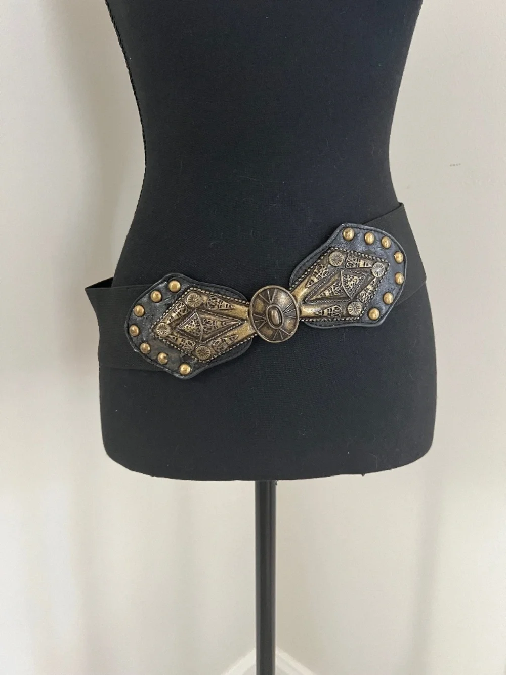 Vintage 80's Women's Stretch Belt Black and Gold